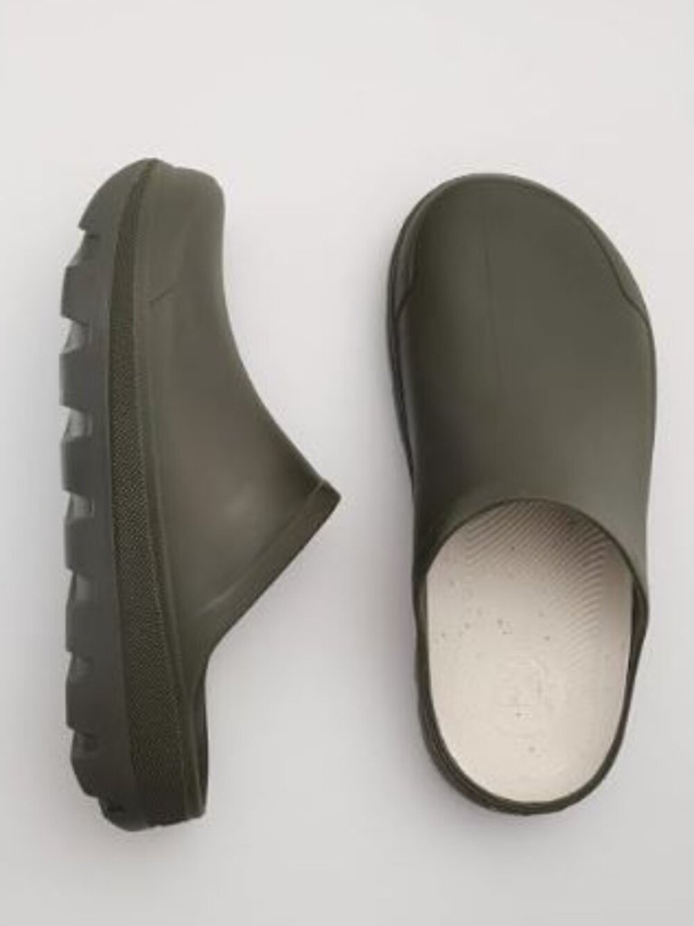 Kamik - Unisex Nova Clogs, size 11 US mens, color green.